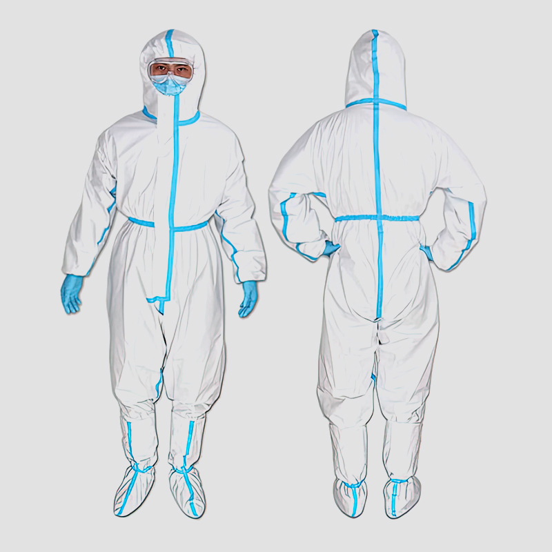 O que torna um traje protetor branco de peça única eficaz no bloqueio de poeira e micróbios?